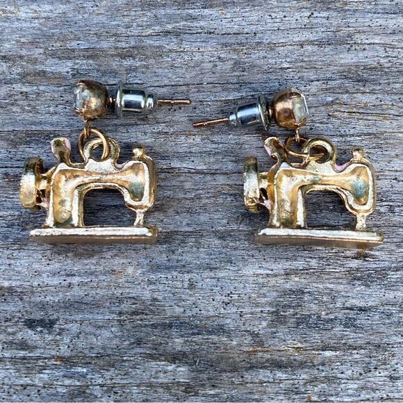 Vintage Pink Enamel Sewing Machine Stud Earrings with Rhinestone Post. EUC - Picture 4 of 4